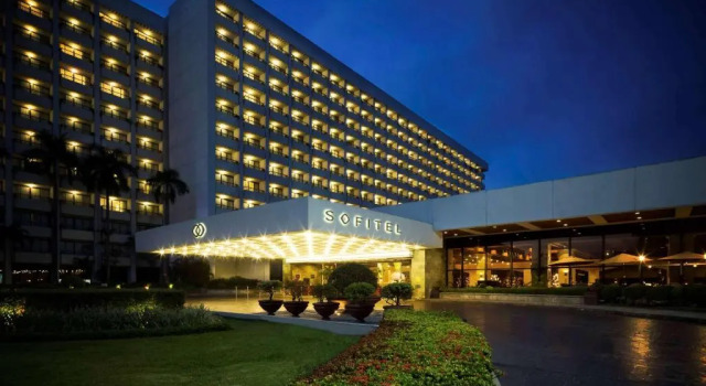 Двухместный клубный номер Luxury с видом на залив Sofitel Philippine Plaza Manila