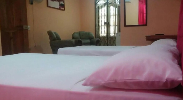 Hostal En Casa, Rezervovat Hotel Hotely v Bayamo s parkováním, Parkování