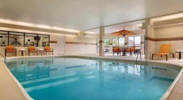 Люкс Courtyard by Marriott Champaign