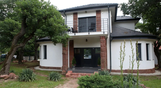 Csillag Villa, Varaa Villa Mökit kohteessa Central Transdanubia, Mökki