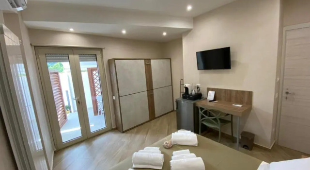 Esperia B&B, Rezervați Bed and Breakfast Oliveri Sicilia