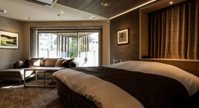 Полулюкс с балконом Y-HOTEL