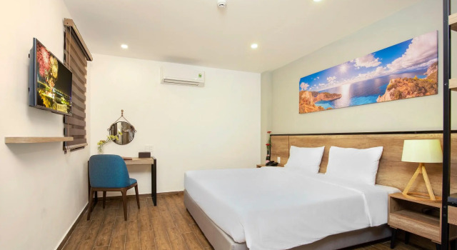 Titan Hotel (Formerly known as Golden Lotus Central)