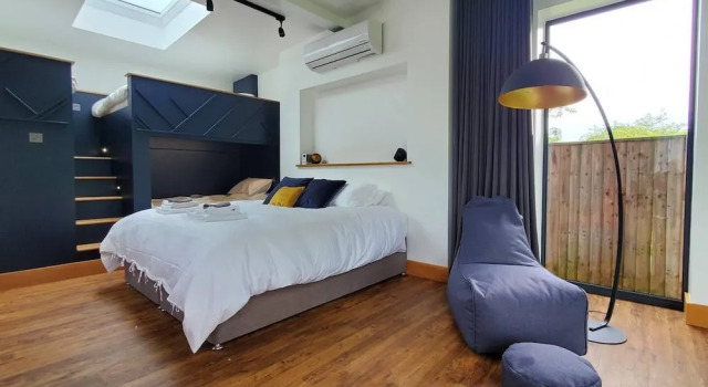 The Cedarwoods - Luxury Studio for 5!