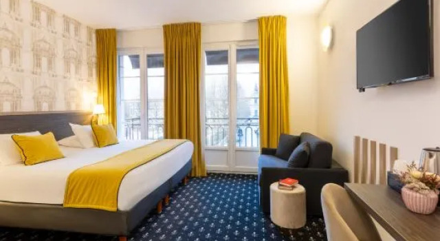 Трёхместный номер Deluxe с балконом Best Western Royal Hotel Caen