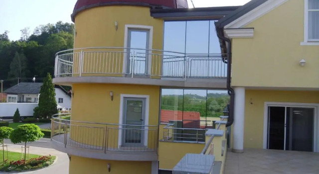Gostilna in prenočišče KOCJAN, Book Hotel Hoteller i Posavje med parkering, Parkering