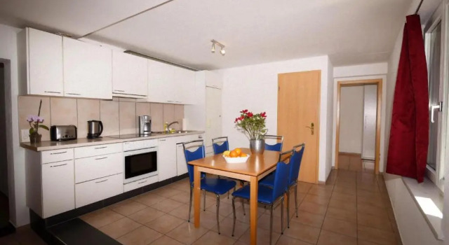 Апартаменты West Station Holidays Apartment