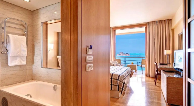 Номер Superior с видом на море Amphitryon Hotel