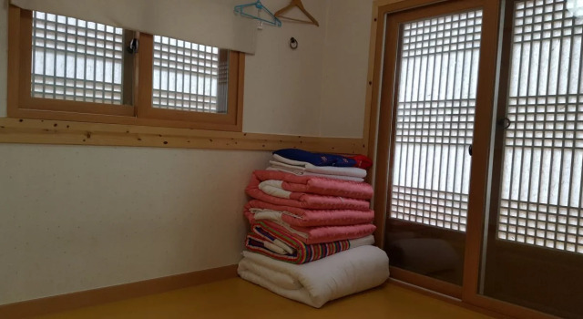 Beautiful House Hanok Stay, Забронировать Отель Чонджу Чолла-Пукто, рядом с Конфуцианская школа хянгё в Чонджу