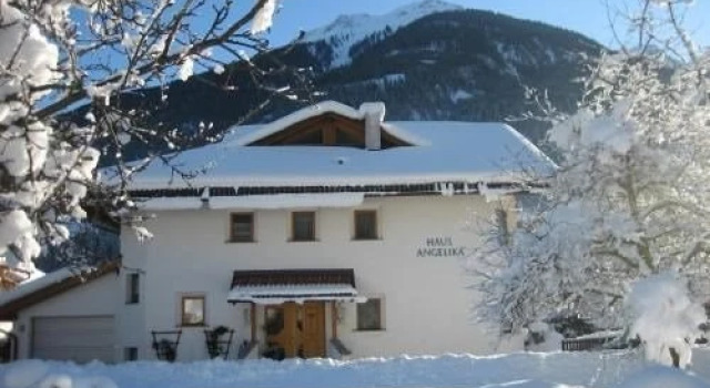 Haus Angelika, Rezerwuj Hotel Hotele w Pfunds z parkingiem, Parking