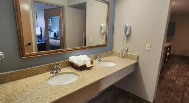 Люкс Luxury Put-in-Bay Resort & Conference Center