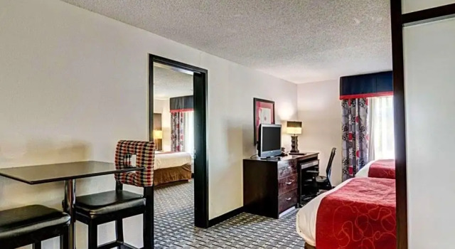 Шестиместный люкс Comfort Suites Williamsburg Historic Area