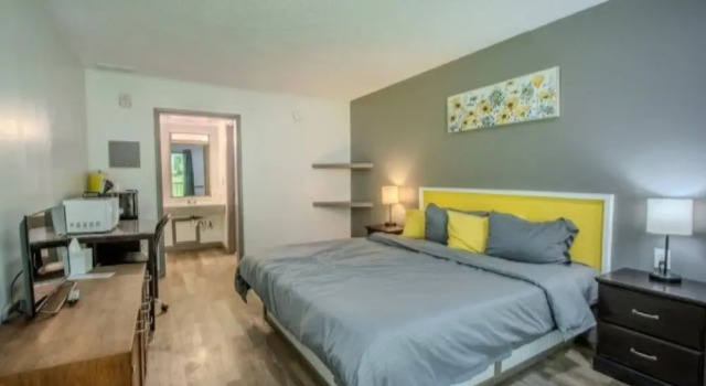 Двухместный номер Standard с видом на внутренний двор Blue Sky Inn- Complimentary Happy Hour Th-Sun, Veteran owned, Full Breakfast, Best green space, 1 mile from Blue Ridge, Fire Pit