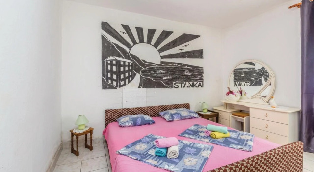 Nice Home in Stara Baska 1 With Wifi and 0 Bedrooms, Prenota Hotel Hotel a Isole Quarnerine con parcheggio, Parcheggio