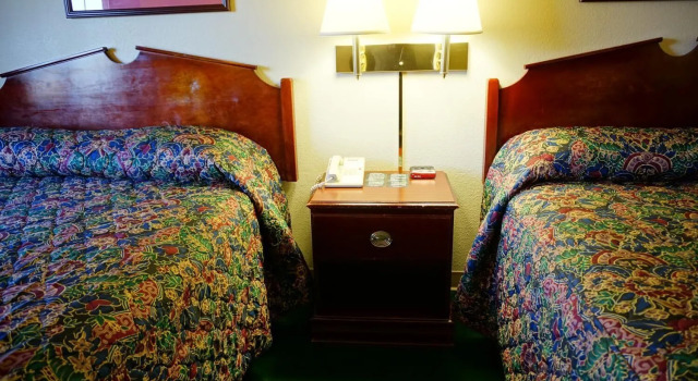 Wesley Inn and Suites, Prenota Hotel Hotel a Kansas con parcheggio, Parcheggio