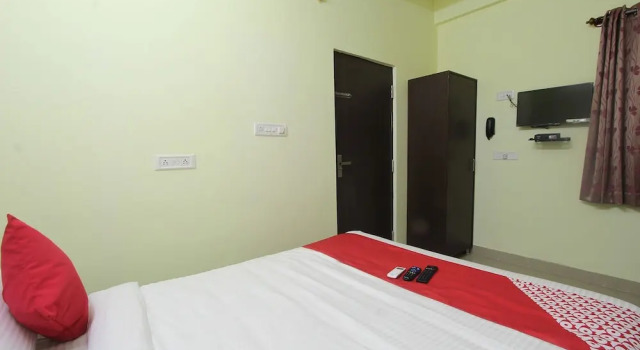 Номер Economy Hotel O V R Residency Near Sri Amruth Chithra Mandira