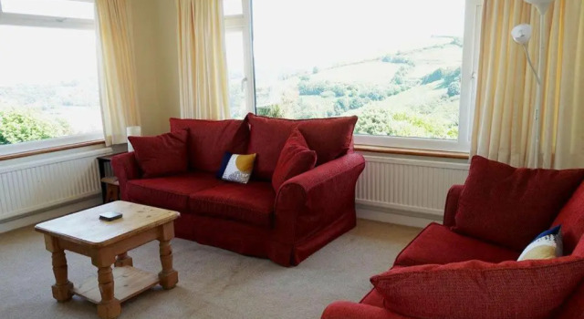 15 Churchfields - Bungalow with Estuary Views and Parking
