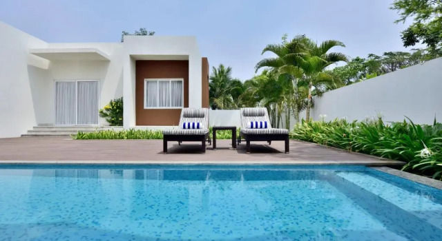 Люкс c 1 комнатой с балконом и с видом на бассейн Four Points by Sheraton Mahabalipuram Resort & Convention Center