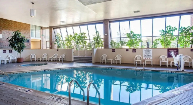 Holiday Inn, Book Hotel Hoteller i Grand Junction med morgenmad, Morgenmad