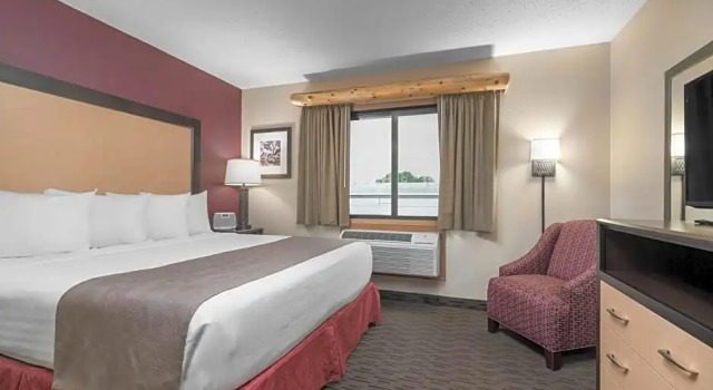 Одноместный люкс AmericInn by Wyndham Detroit Lakes