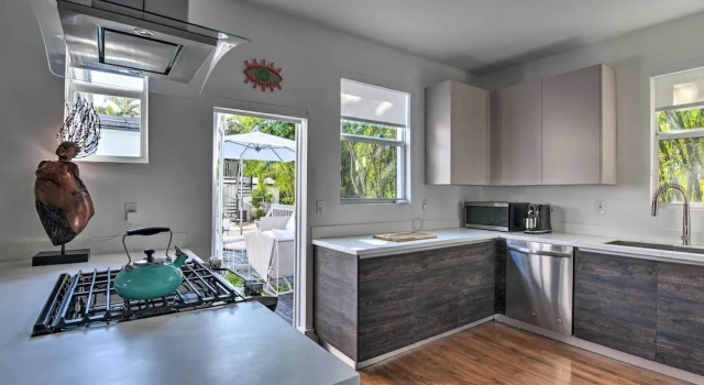 Коттедж с 2 комнатами Modern Miami Villa w/ Pool Oasis ~ 5 Mi to Beach!
