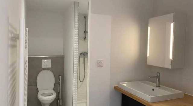 301 - Appartement Duplex Moderne - Jeanne d Arc, Toulouse, Забронировать Апартаменты/квартира Отели Тулузы с парковкой, рядом с Le Pont Neuf, Парковка