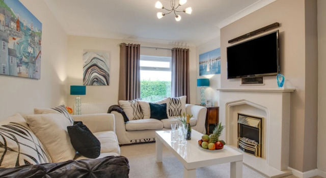 Detached Holiday Home With Cosy Interior, Large Garden and Unique BBQ hut, Varaa Hotelli Hotellit St Austell pysäköinnillä, Pysäköinti