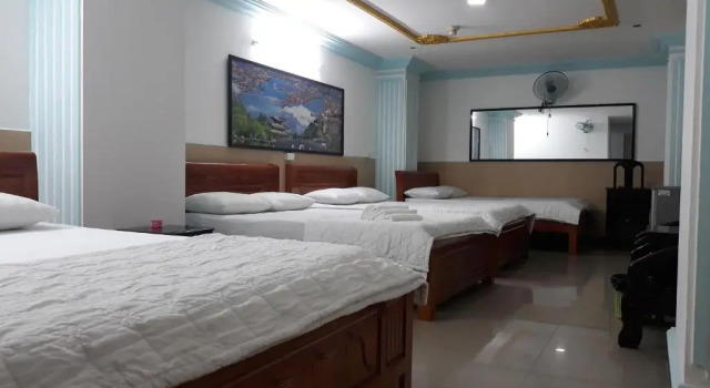 Кровать в общем номере Thanh Lan Hotel