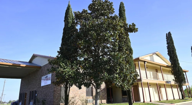 Coachway Inn