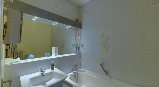 Номер Classic Logis Hôtel la Maison Carrée