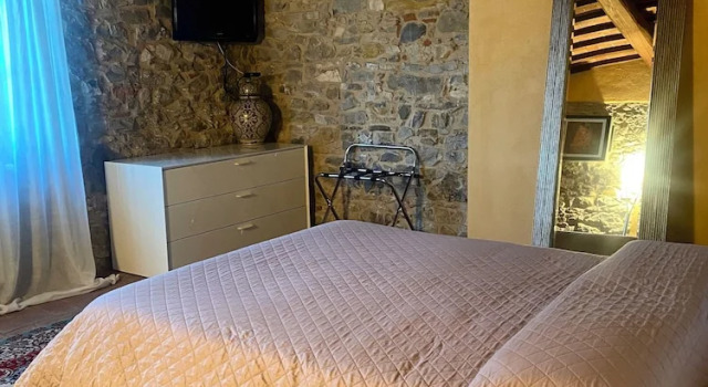 Room in B&B - Sottotono Agriturismo With Swimming Pool on Florence Surrounded by Greenery