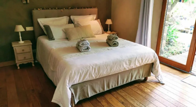 B&B Lou Mas (Adults Only), Rezerwuj Bed and Breakfast Pommeret Bretania
