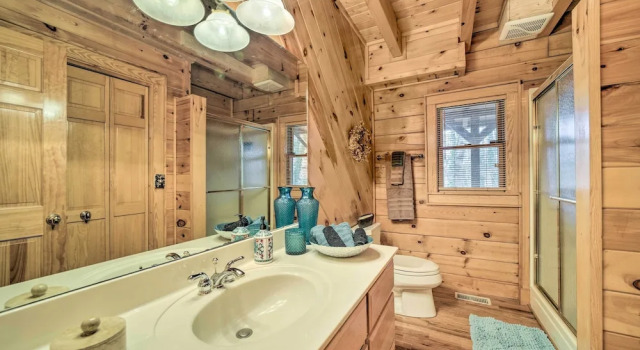 Коттедж с 3 комнатами Walk to Golfing: Grand Maggie Valley Cabin