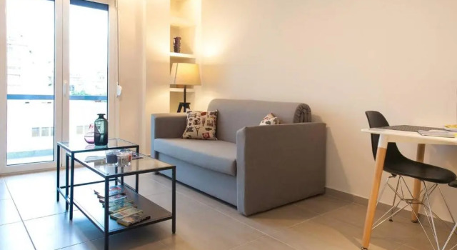 TONI'S Local choice apartment NEXT to Metro
