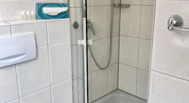 Кровать в общем номере (мужской номер) M-Hotel