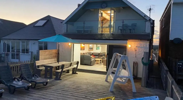 Коттедж Beachfront Escape Sleeps 8 Ideal Family Retreat