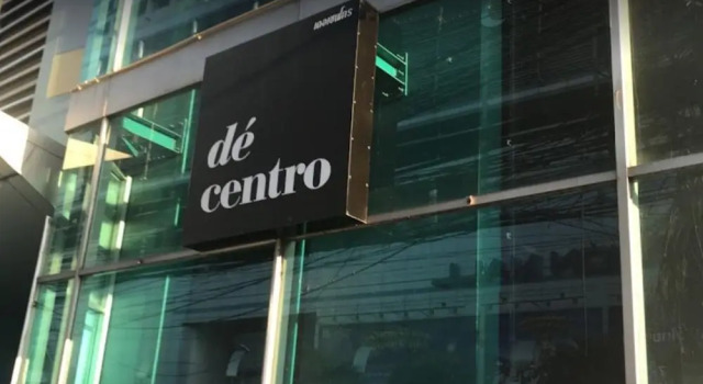 Кровать в общем номере De Centro Bangkok