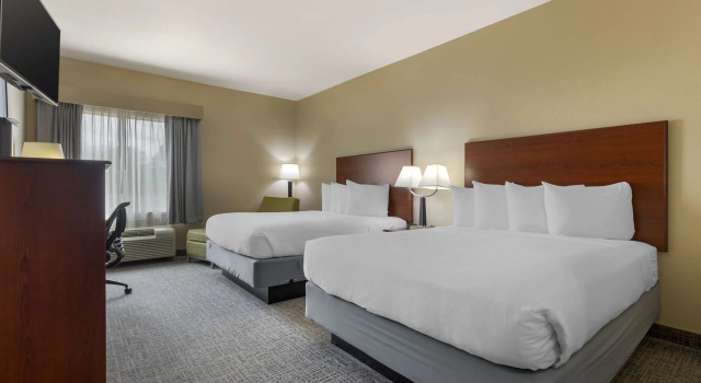 Четырёхместный номер Standard Best Western Franklin Town Center Hotel & Suites