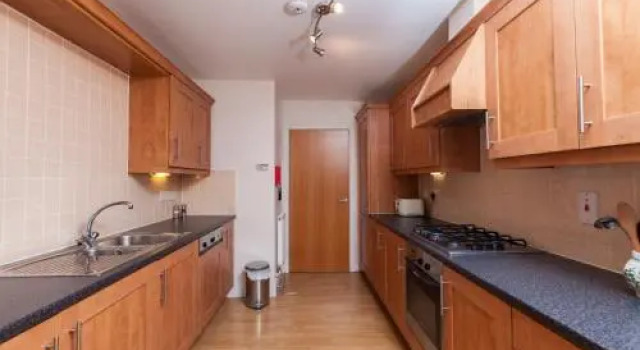 Spacious, Central Apartment. Free Parking, Забронировать Апартаменты/квартира Эдинбург Midlothian, рядом с Железнодорожный вокзал Эдинбург-Уэверли