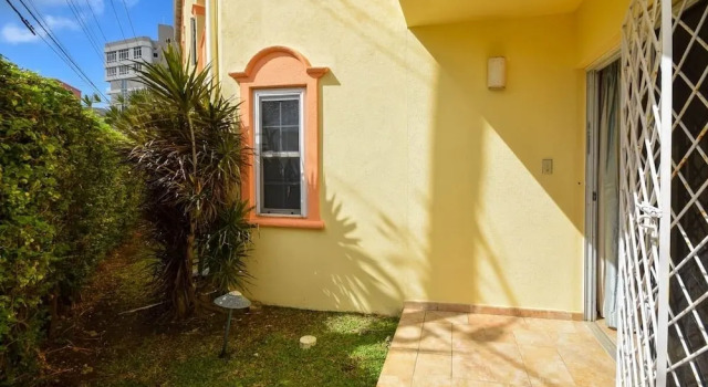 Modern 2-bed Apt Near Beach In St. Lawrence Gap 2 Bedroom Apts by Bluescape, Réserver Appartement Appartements à Christ Church, Appartement