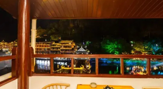 Fengqiao Light Rain; Xingge Li Homestay (Fenghuang Ancient City Fengqiao Store), Rezerwuj Hotel Xiangxi Hunan