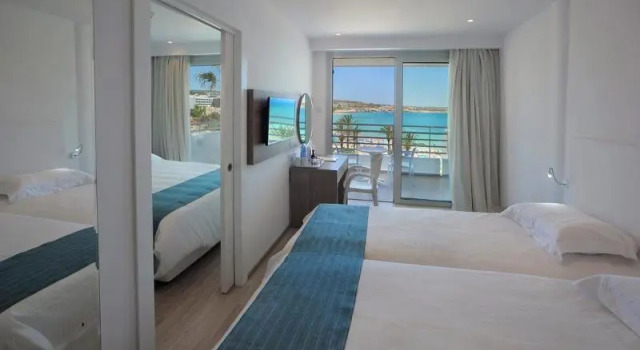 Семейный номер Standard с балконом и с видом на море Okeanos Beach Boutique Hotel