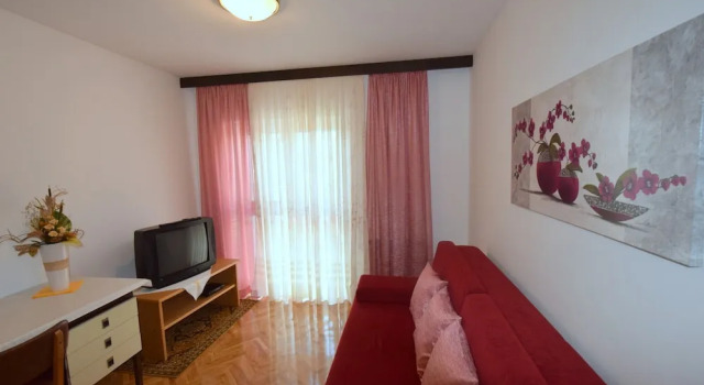 Apartment Mirjana, Rezerwuj Apartament Hotele w Kvarner Islands z parkingiem, Parking