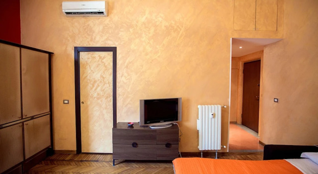 Loreto 1, Book Apartment Hotels in Milan with Parking, near Pasteur, Parking