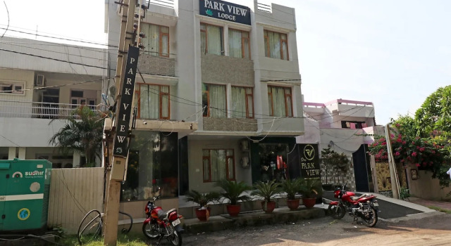 OYO 5100 Park View Jammu, Забронировать Отель Джамму Джамму и Кашмир, рядом с Железнодорожный вокзал Джамму-Тави