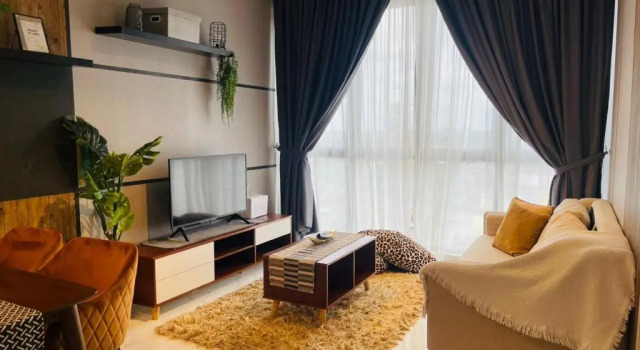 Люкс Deluxe Zulanie Suite Troika Residence, SPACIOUS AND COZY WITH POOL, Free Wifi & Netflix in Golden Triangle of Kota Bharu