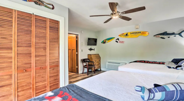 Коттедж 2 Mi to Margaritaville: Lake of the Ozarks Home!