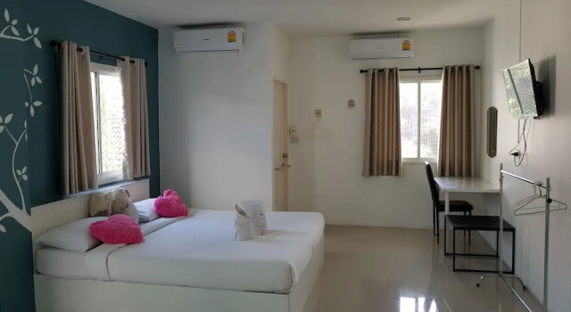 Семейный номер Standard с балконом Sukwimol Place Hotel