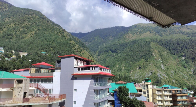 Двухместный номер Deluxe с балконом и с видом на горы Hotel Classic Hills Bhagsunag Luxury Stay #Best Hotel in Mcleodganj #Mountain View Balcony Rooms #Spacious Parking #Prime Location in Dharamshala #Near Bhagsunag Waterfall #Top Selling Property in Mcleodganj