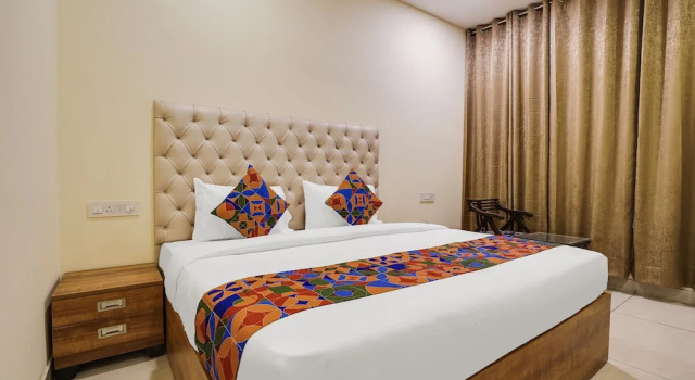 Номер Premium FabHotel Prime Royals Orchard